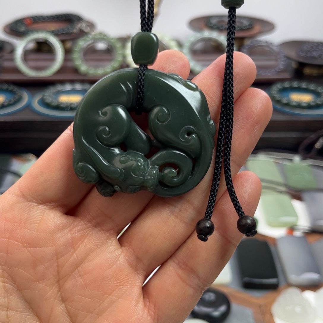 和田玉颈饰未镶嵌