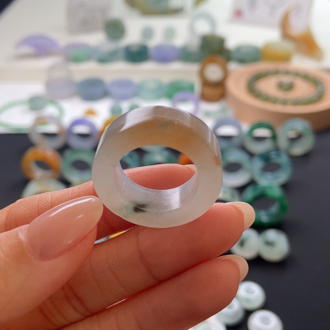 未镶嵌定制翡翠西柚色