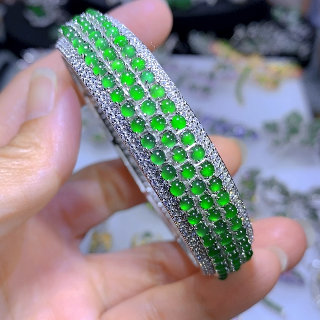 翡翠颈饰银S925镶嵌天然翡翠