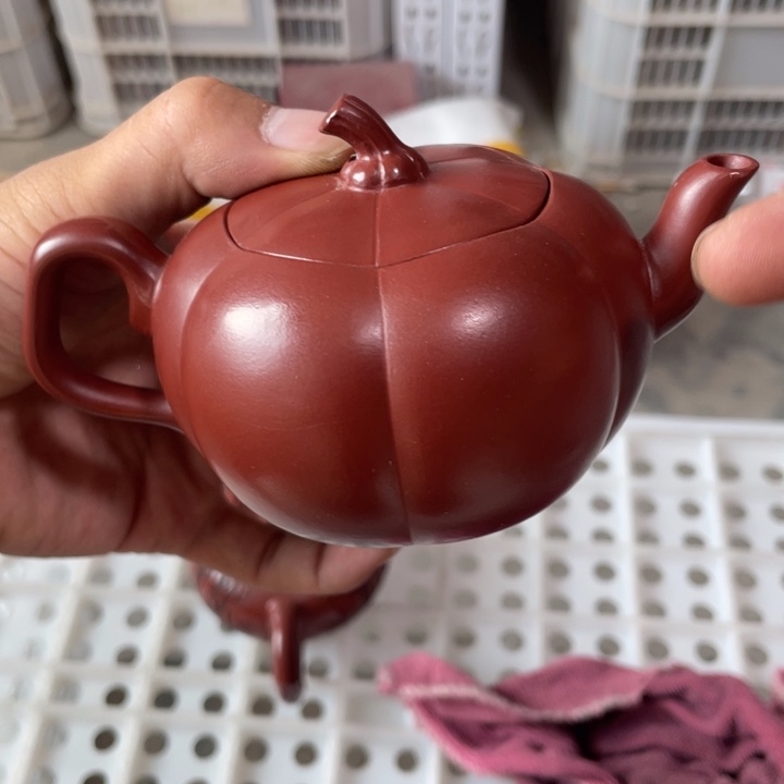茶壶紫砂老厂紫砂壶一件。