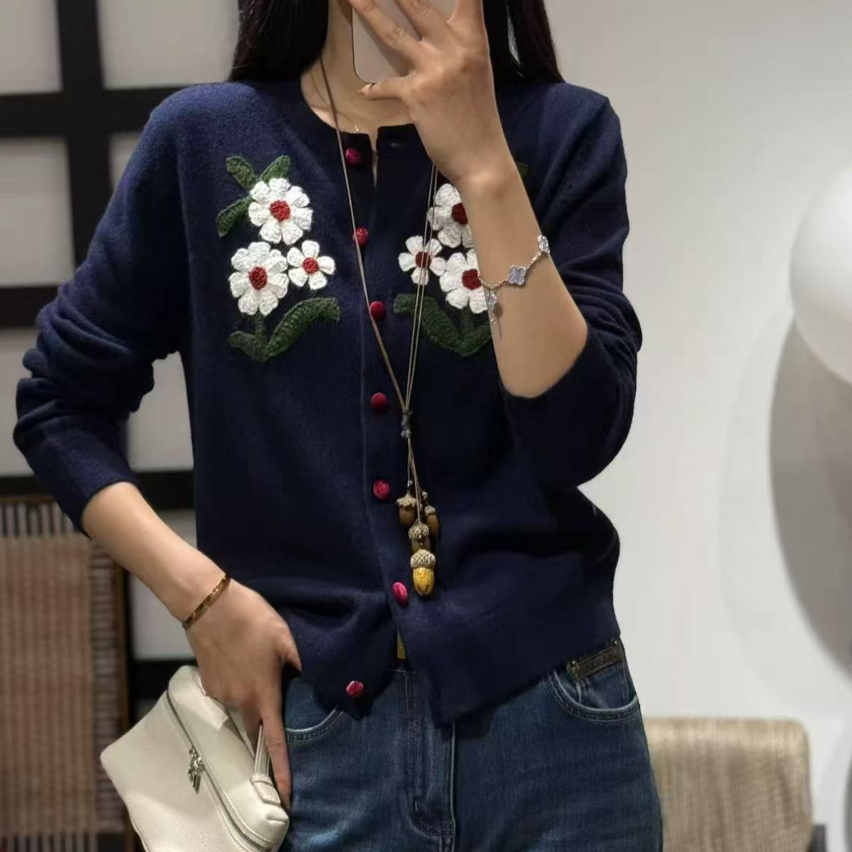 版型洋气！纯圆领钩花开衫女立体花朵刺绣针织毛衣外套6657