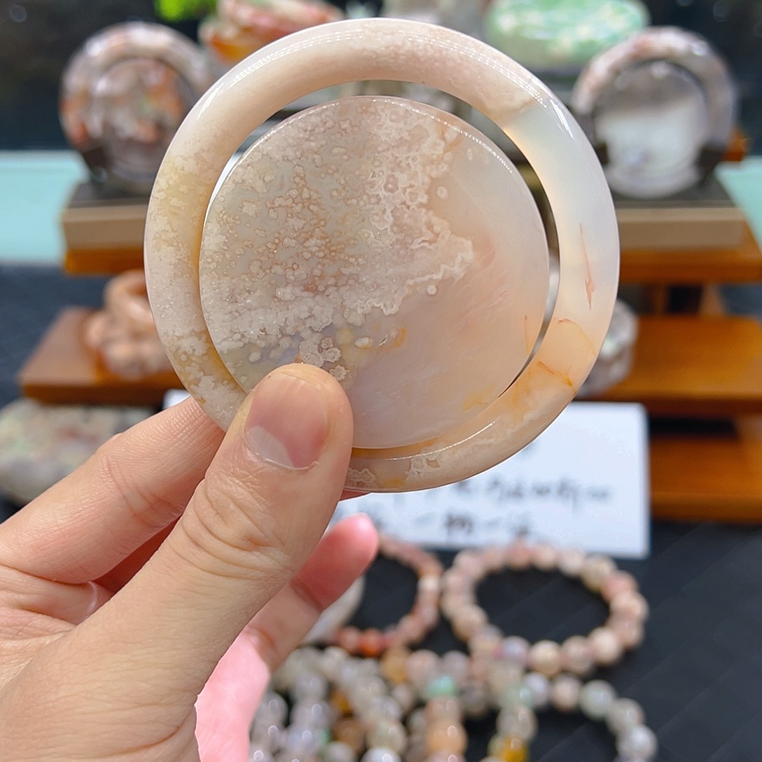 石英质玉手镯未镶嵌