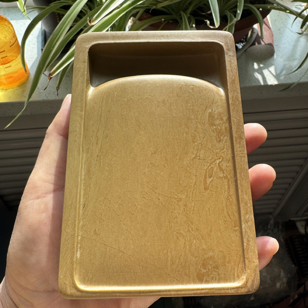 喇嘛涯老坑瓜皮黄满工门字砚尺寸：13.5*9*2.5