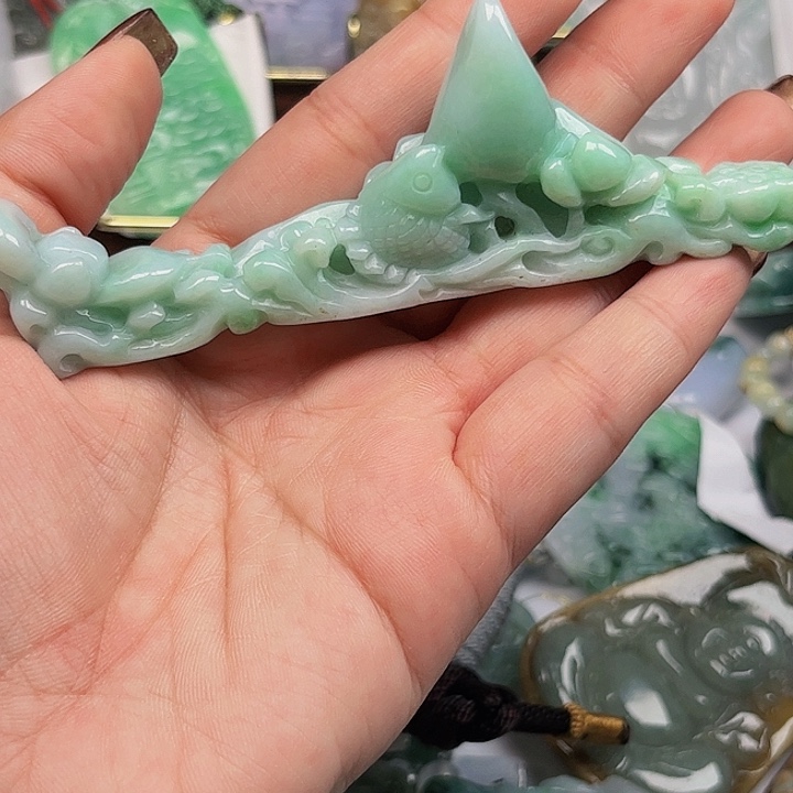 翡翠未镶嵌颈饰挂件