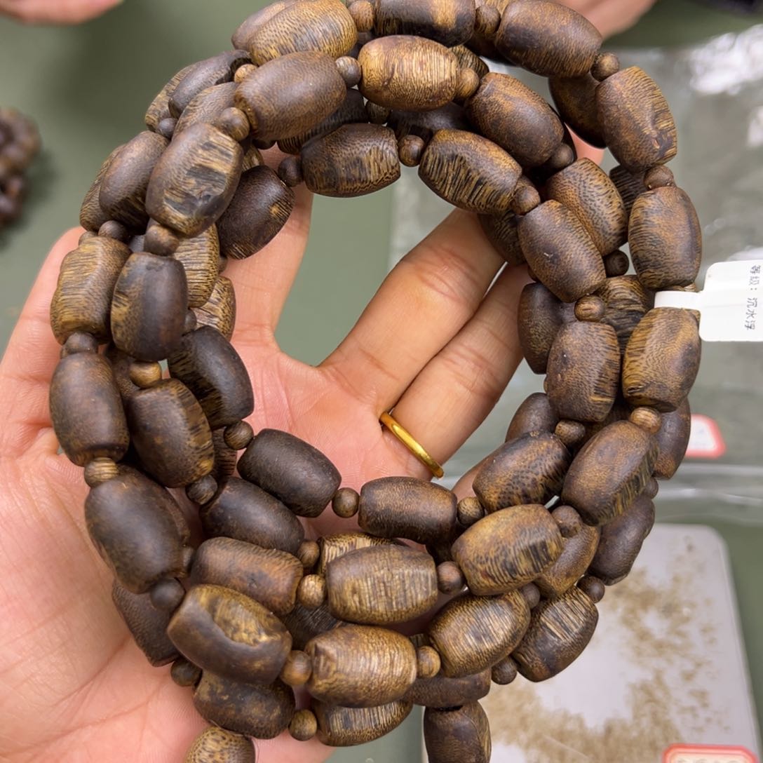 沉香手串海南流油王留疤卡1.3/59g多圈多样性发一