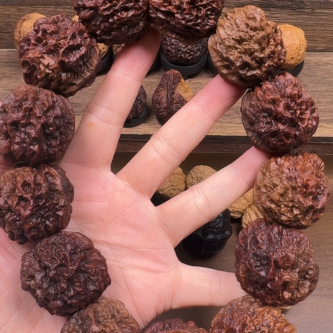 文玩核桃吊坠21七彩龙鳞舍利子手持34尺寸