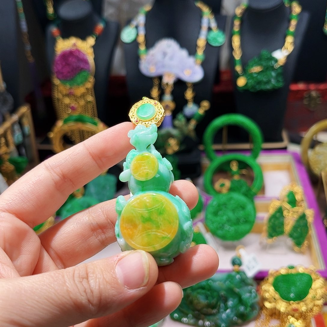 【闪购商品】翡翠吊坠(赠链)未镶嵌 福利