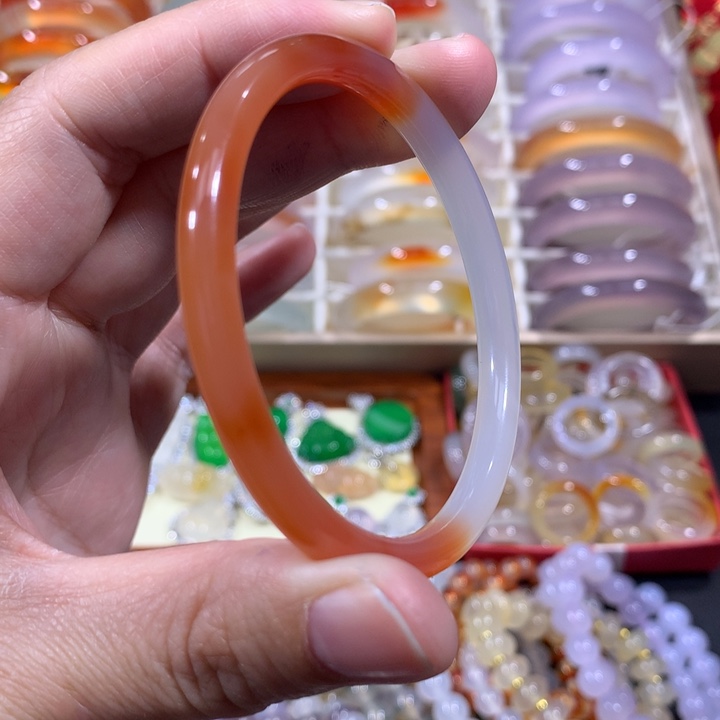 玛瑙/玉髓手镯未镶嵌