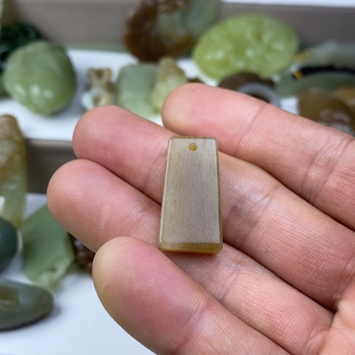 和田玉（糖玉）未镶嵌颈饰