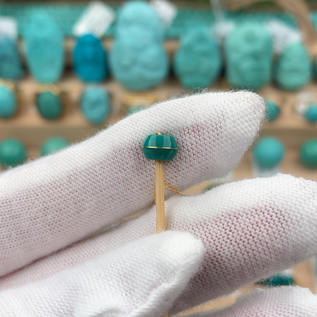 绿松石配饰未镶嵌