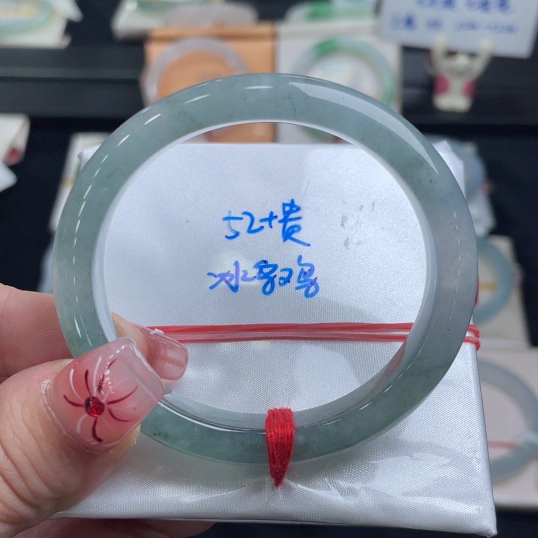 翡翠手镯未镶嵌翡翠手镯