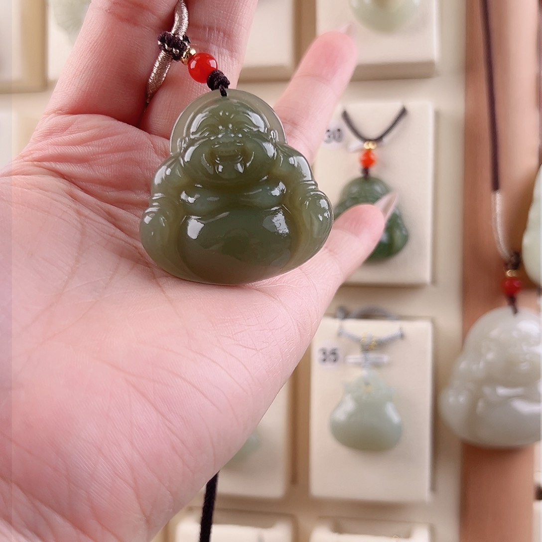 和田玉吊坠(不含链)未镶嵌小**?
