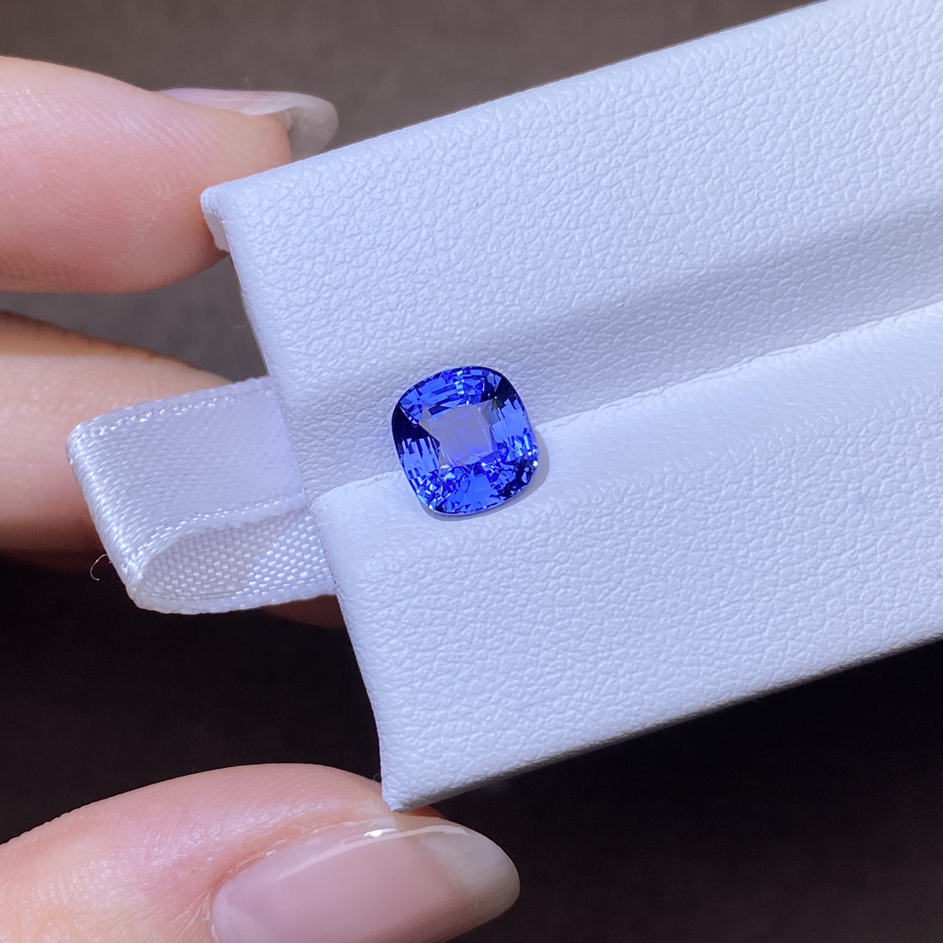 24K042 无烧矢车菊蓝蓝宝石 2.01克拉