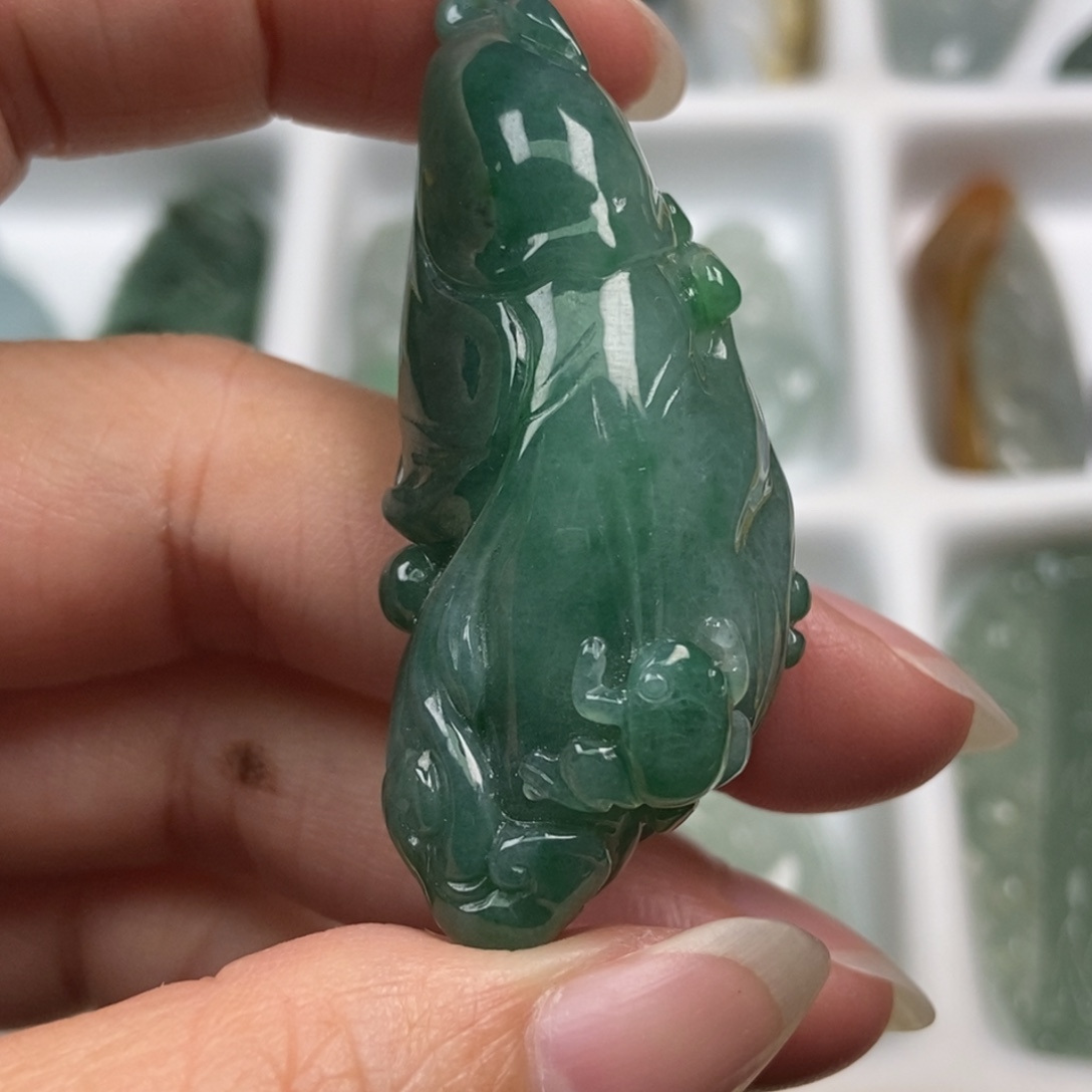 翡翠未镶嵌颈饰翡翠