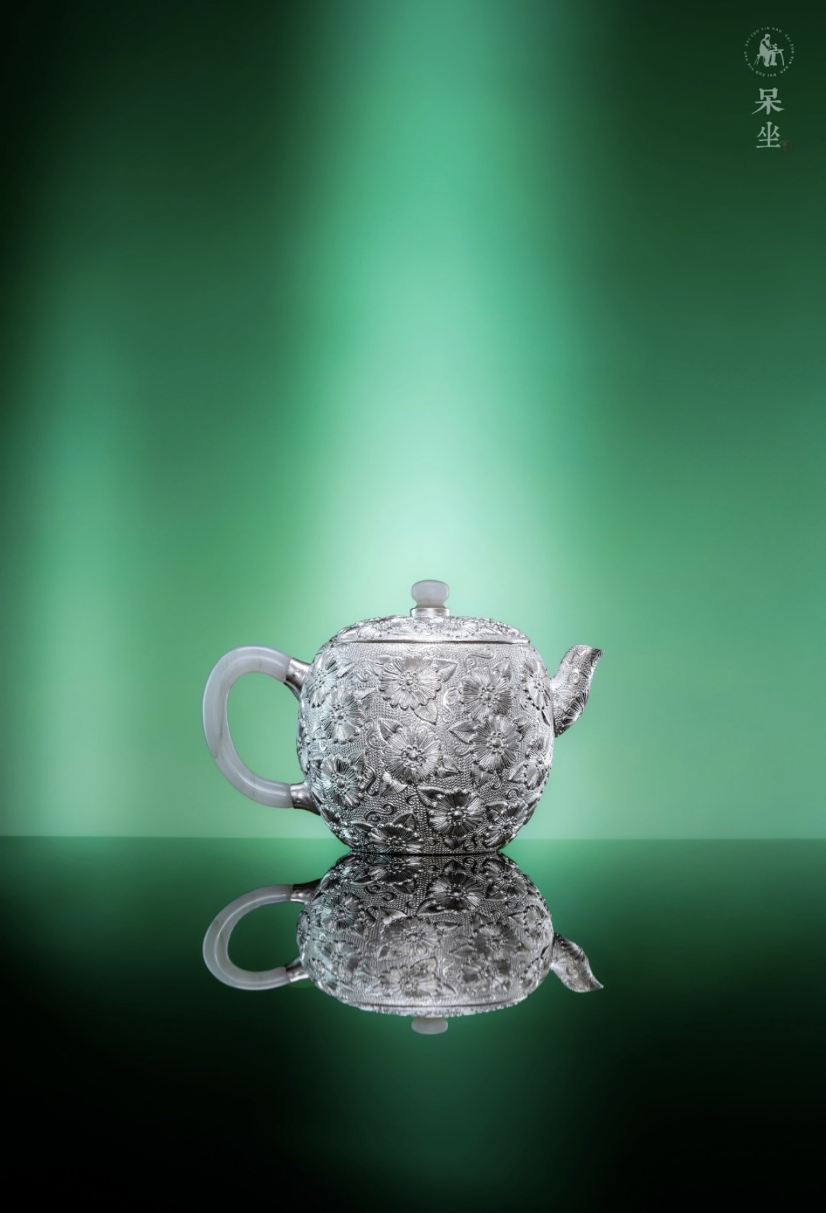 呆坐｜錾刻浮雕向阳花开美人壶