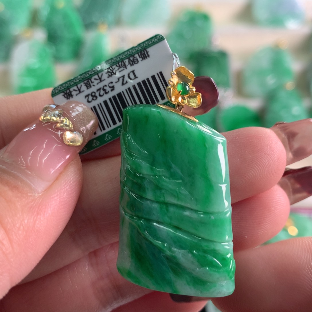 翡翠吊坠(不含链)18K金镶嵌