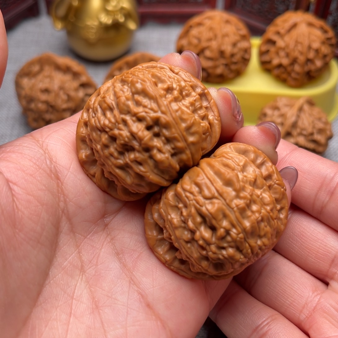 文玩核桃把件闷尖球白43