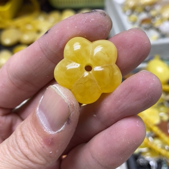 蜜蜡裸石未镶嵌吊坠