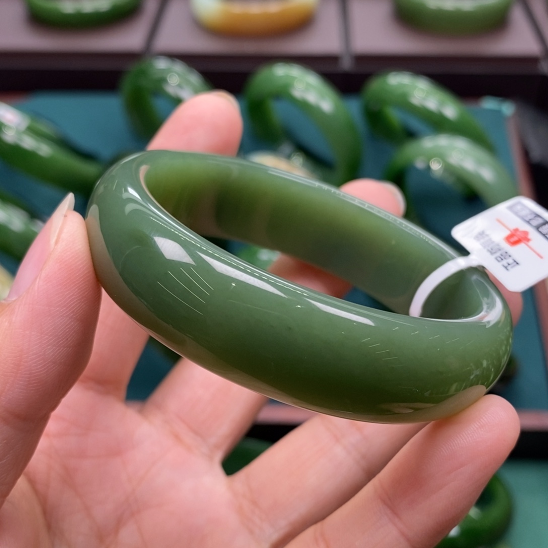 和田玉（碧玉）未镶嵌手镯