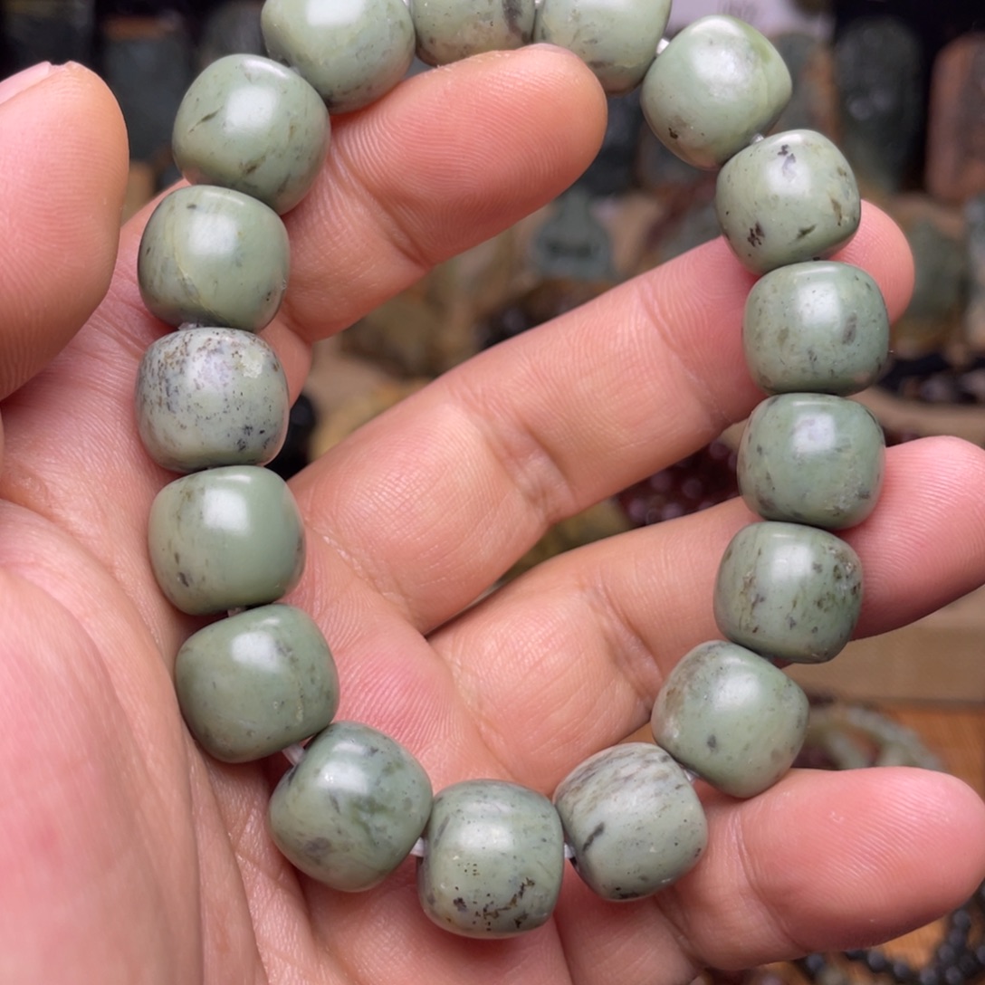 岫岩河磨玉（透闪石质玉）未镶嵌颈饰13×14