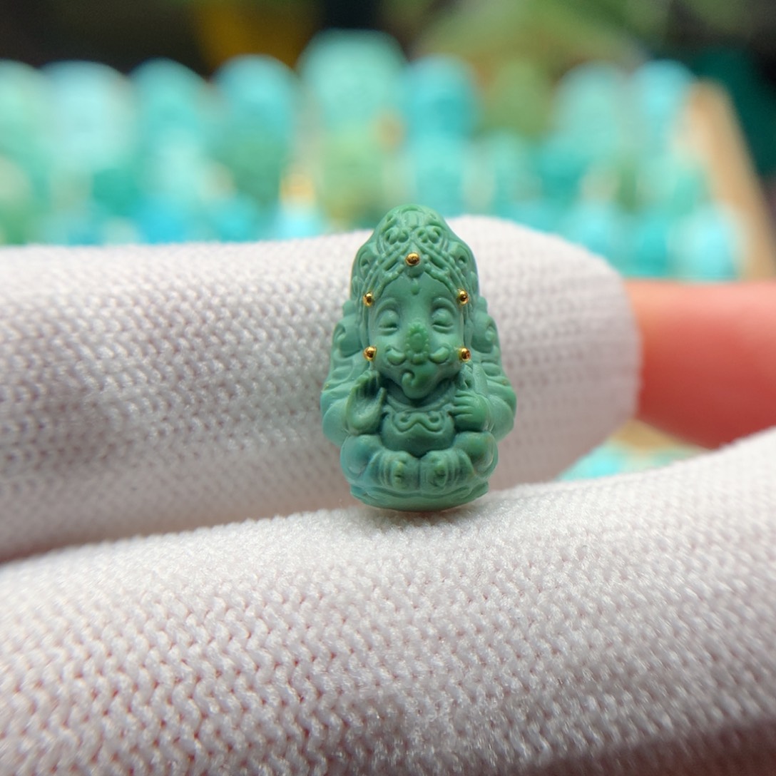 绿松石配饰未镶嵌