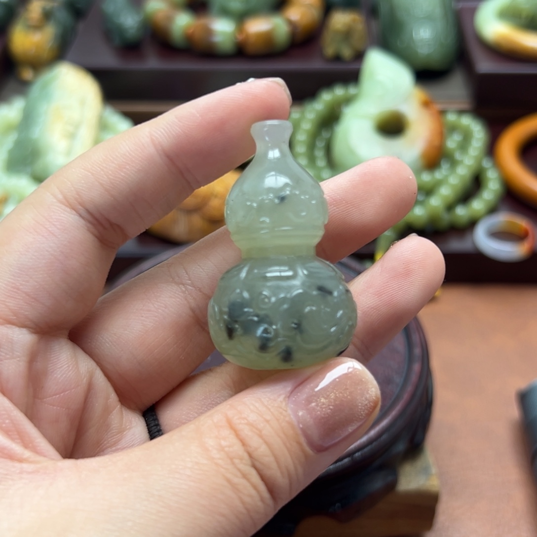 和田玉未镶嵌珠宝奇石
