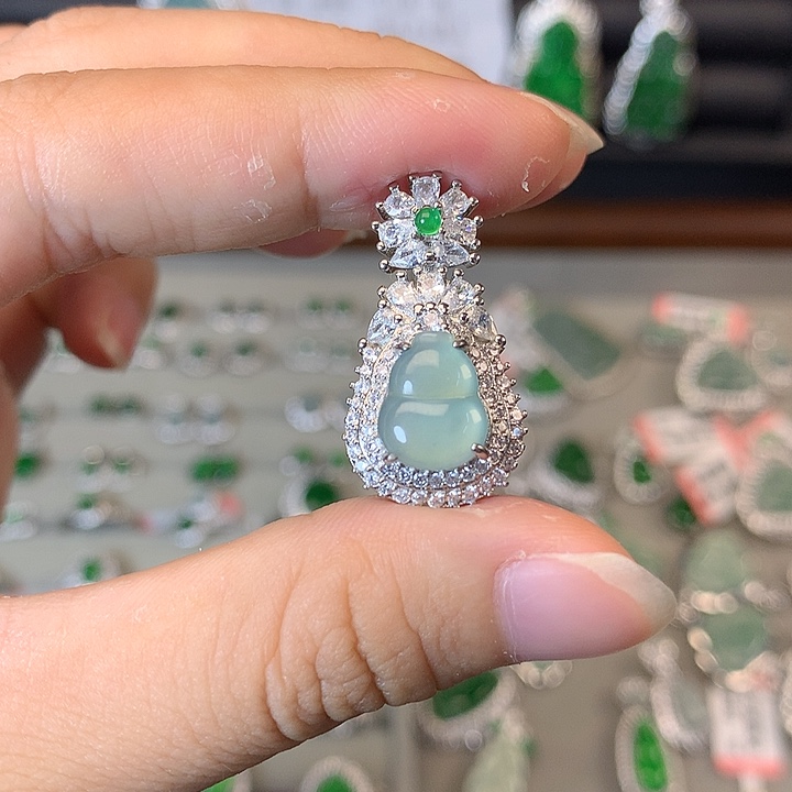 翡翠未镶嵌颈饰吊坠