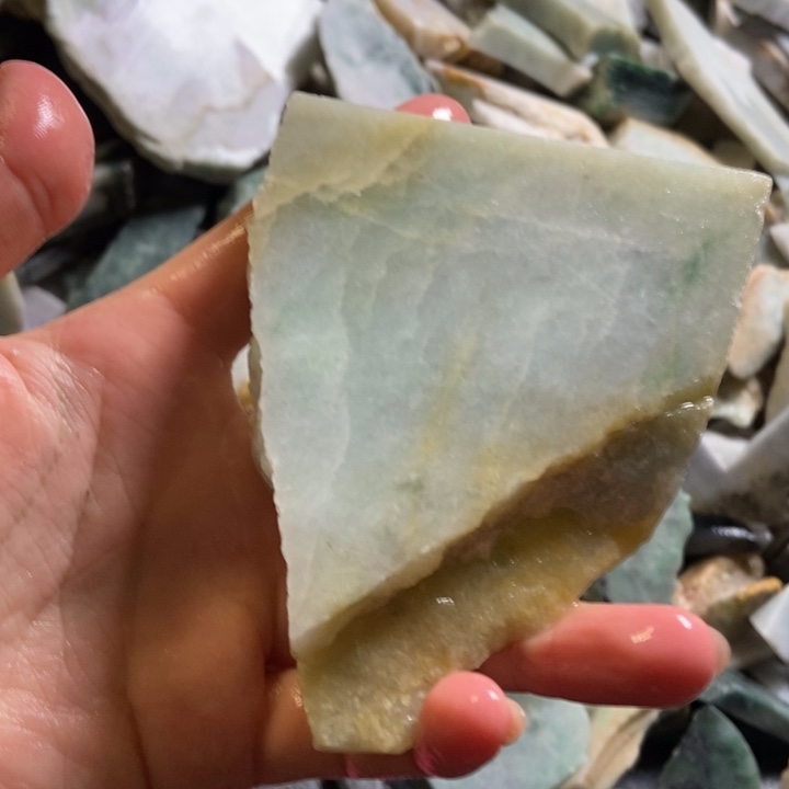 翡翠颈饰未镶嵌天然翡翠