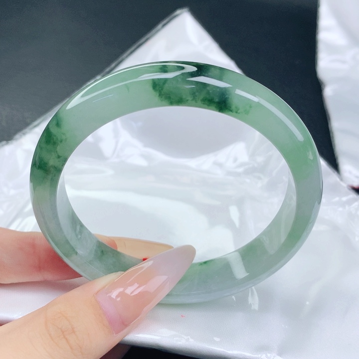 翡翠手镯未镶嵌60-61圈口