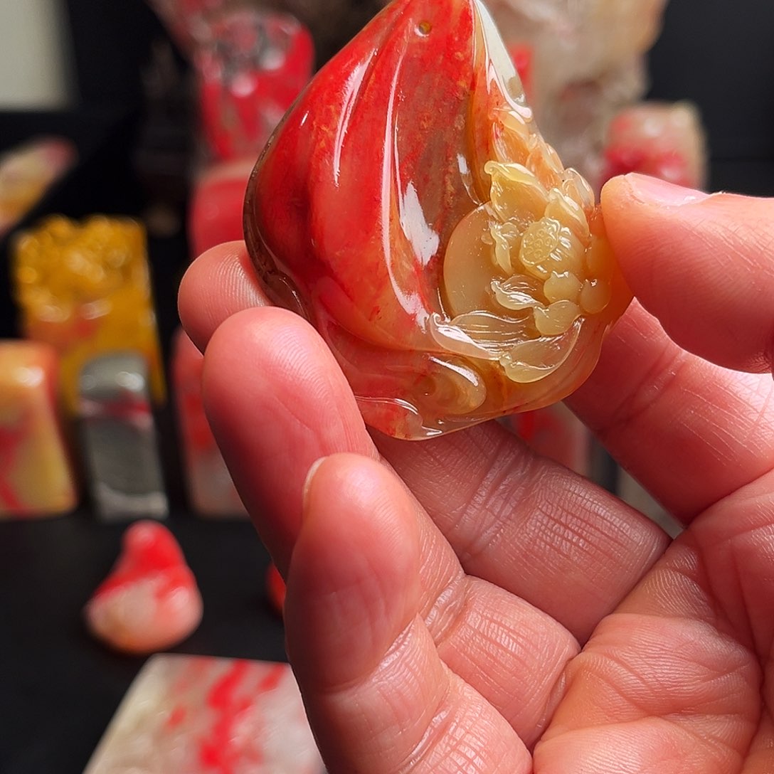 巴林石其他蚂**肉巴林精品福黄冻鸡血石挂件