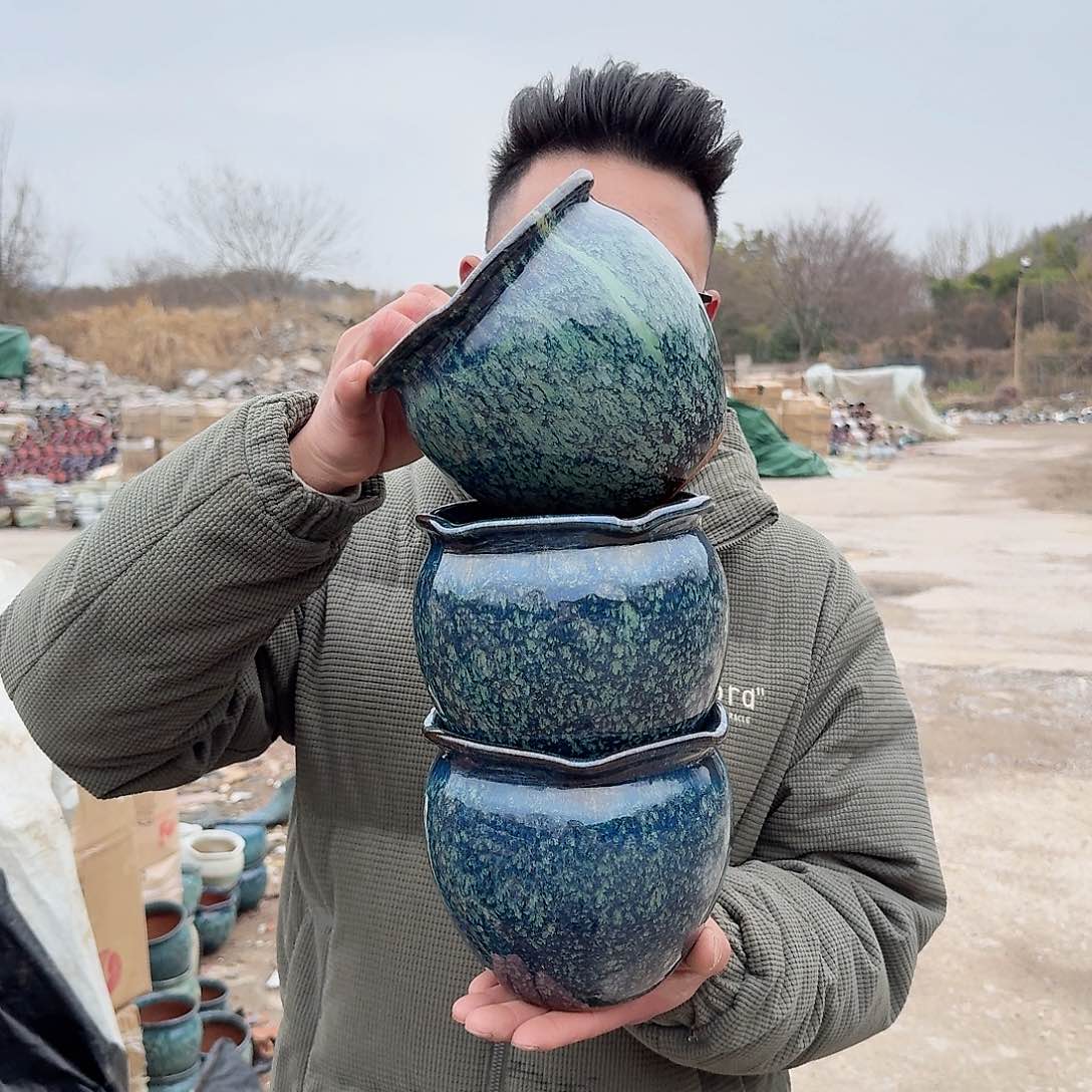 紫砂花盆口16高15（三个绿雪花