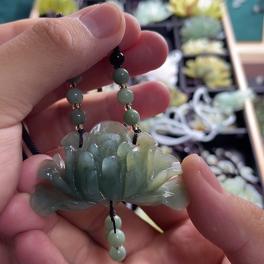 蛇纹石玉未镶嵌颈饰