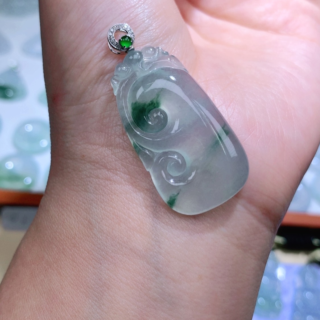 【闪购商品】翡翠颈饰18K金镶嵌如意