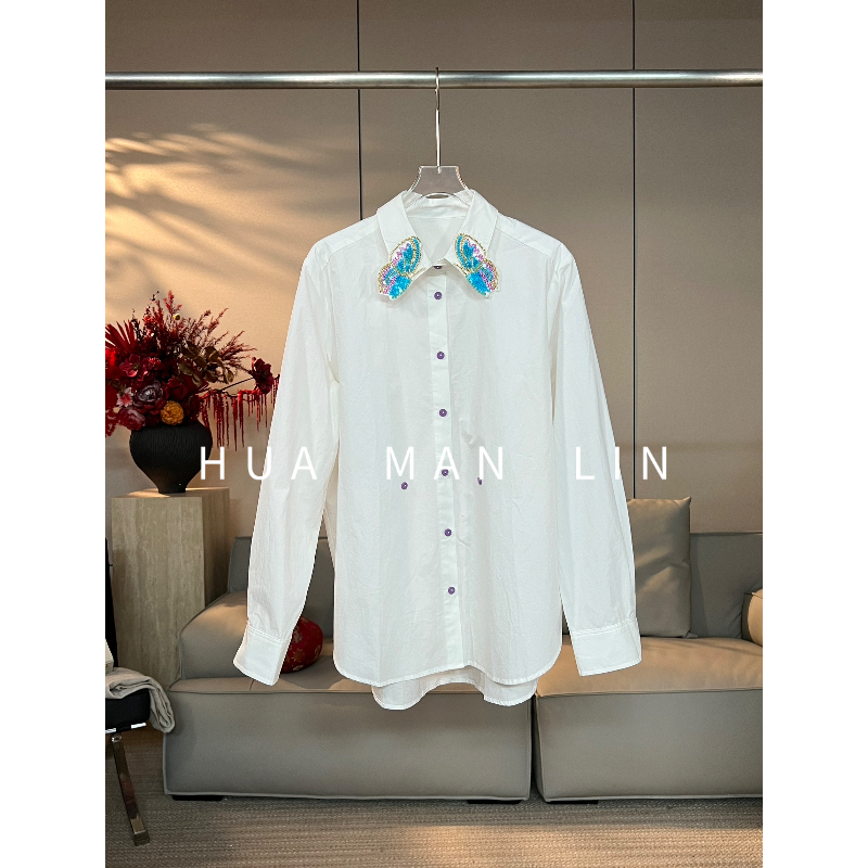 花滿林翻领领口钉珠蝴蝶撞色扣前短后长长袖上衣51131