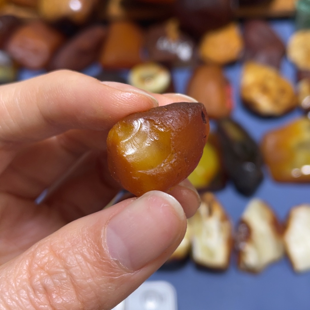 定制琥珀未镶嵌原石