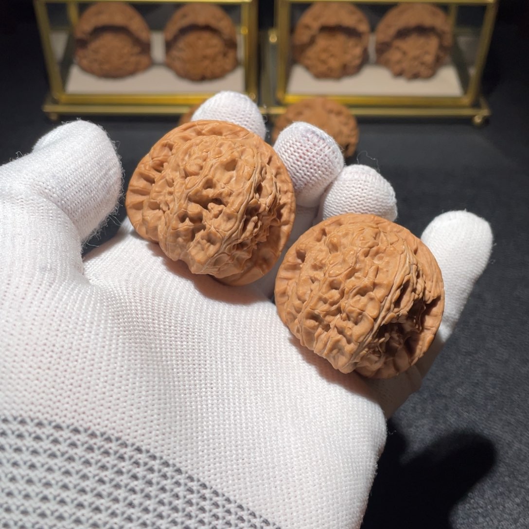 文玩核桃吊坠41白狮子