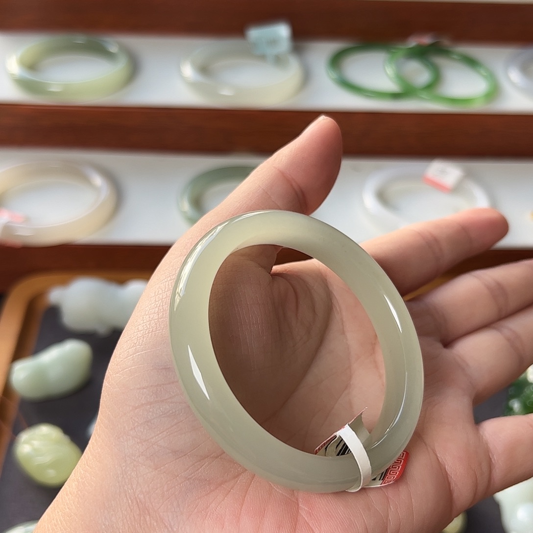 和田玉未镶嵌手镯