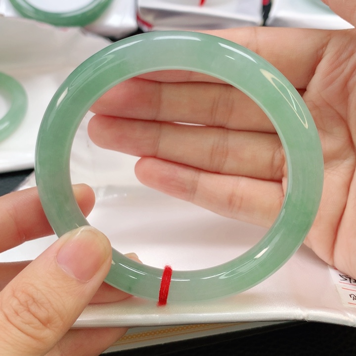 翡翠手镯未镶嵌缅甸圆57