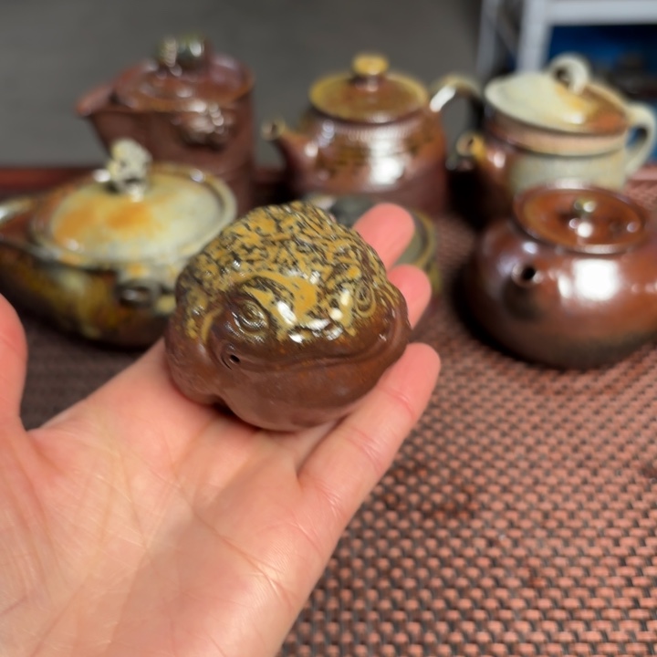 紫砂茶杯金蟾盖只