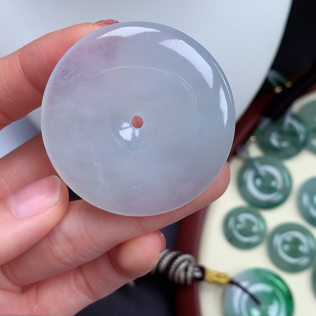 翡翠颈饰未镶嵌平安扣