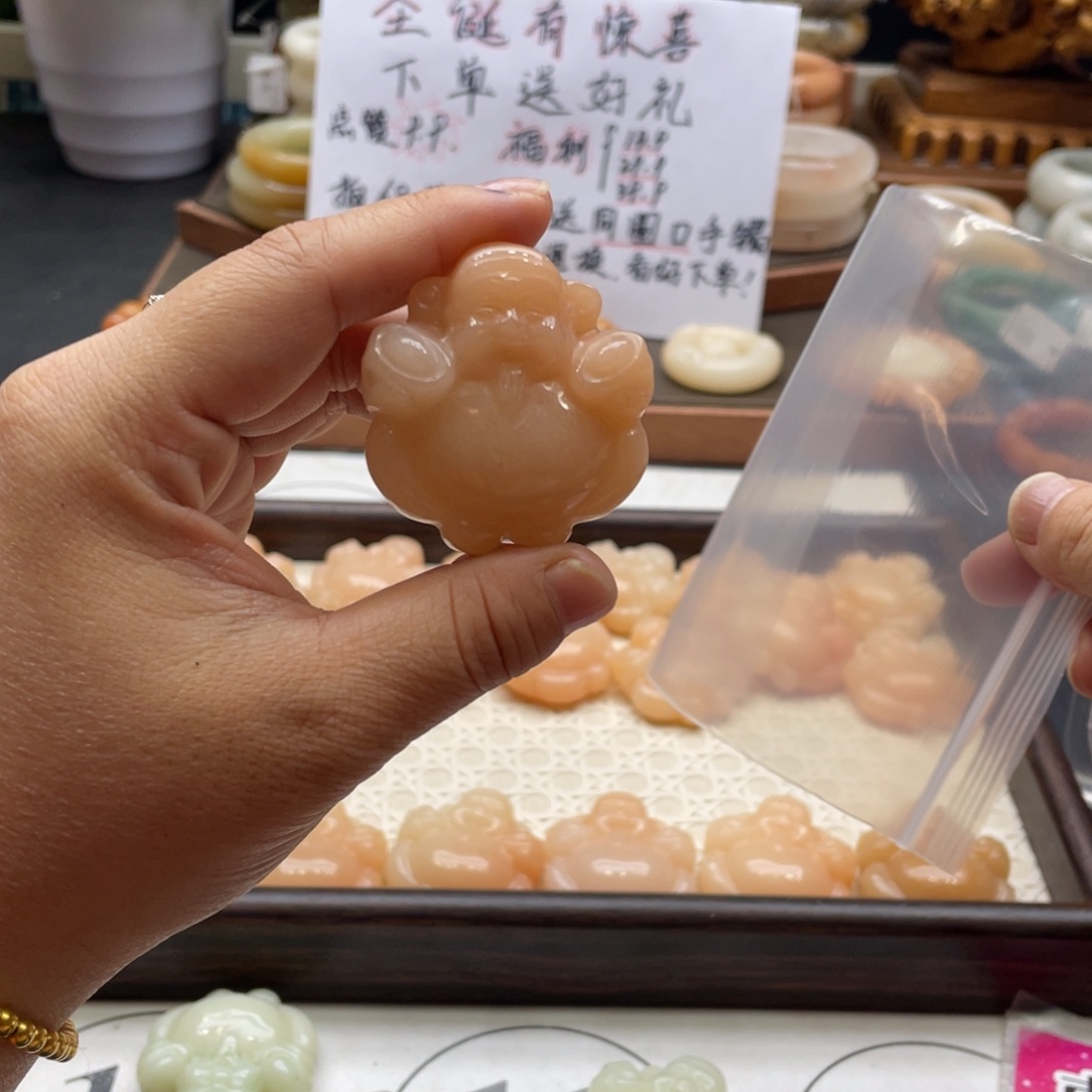 九***鱼石英岩玉未镶嵌手镯