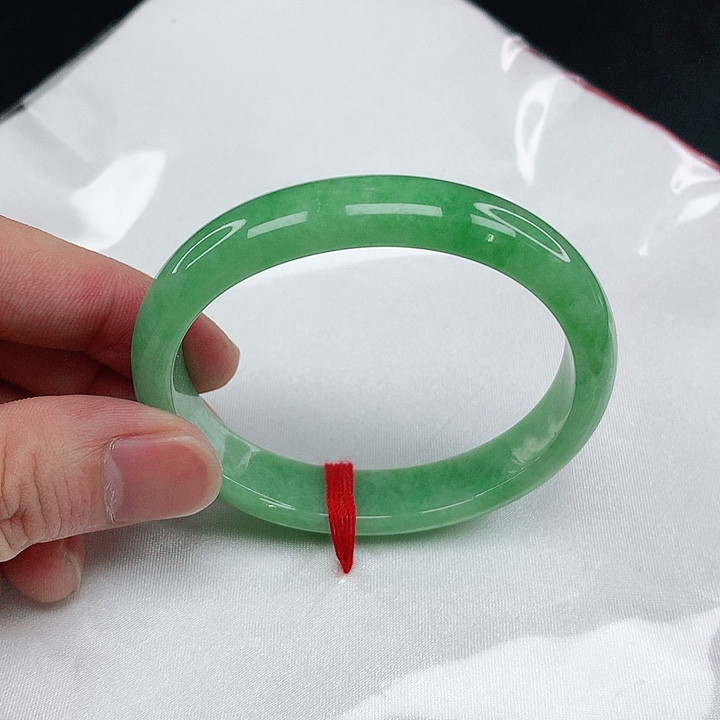 翡翠手镯未镶嵌圈54贵。5010