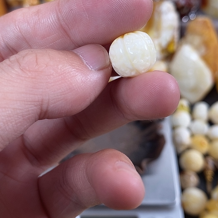 琥珀未镶嵌珠宝奇石我