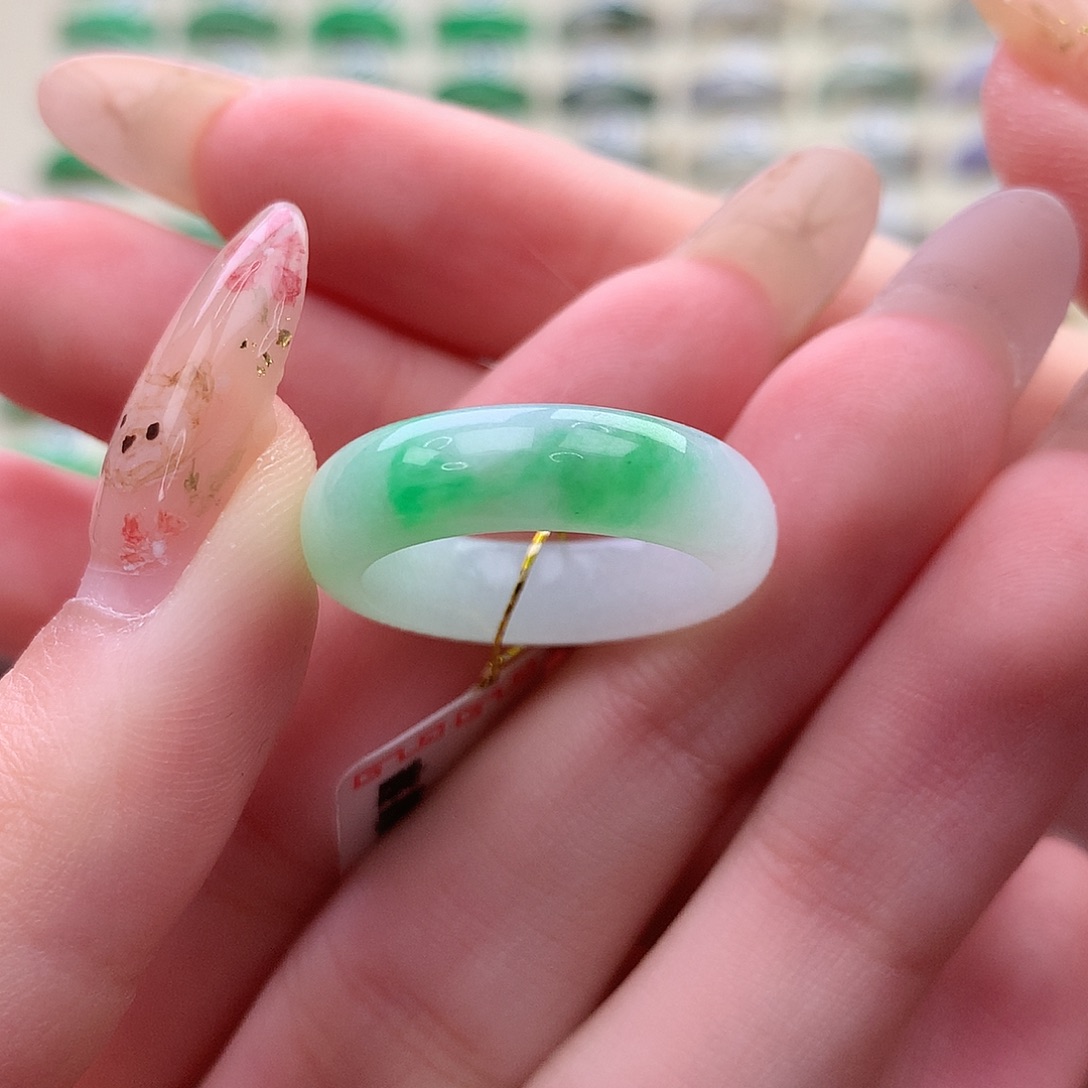 翡翠未镶嵌戒指港13