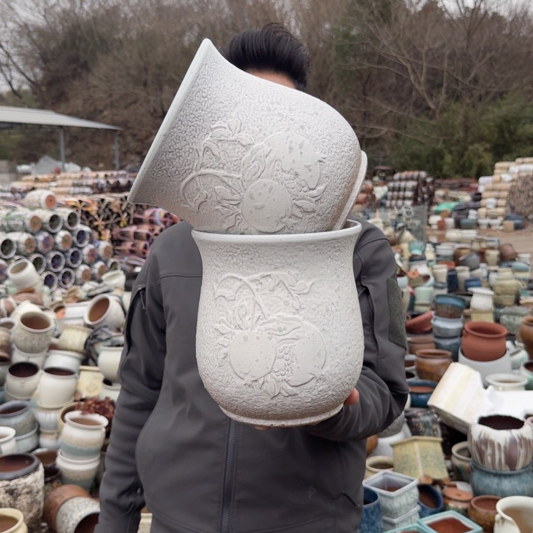 紫砂花盆口18高22（两个大石榴白色