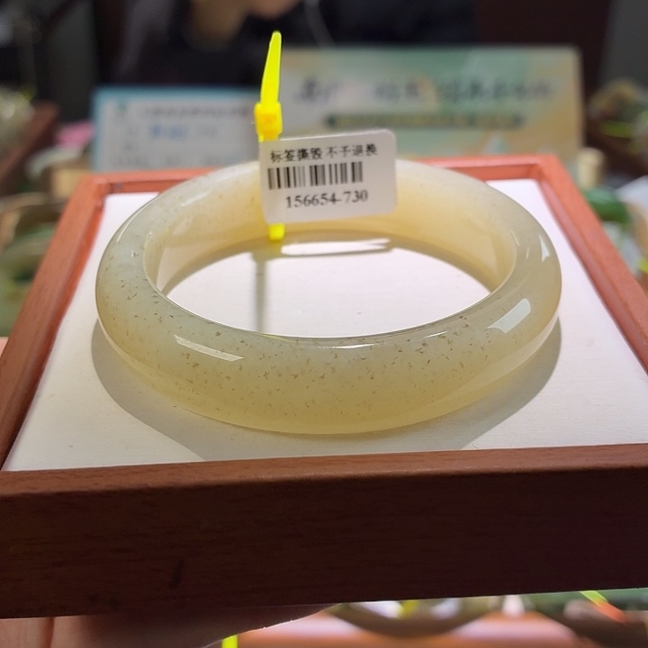 和田玉未镶嵌手镯16。  56