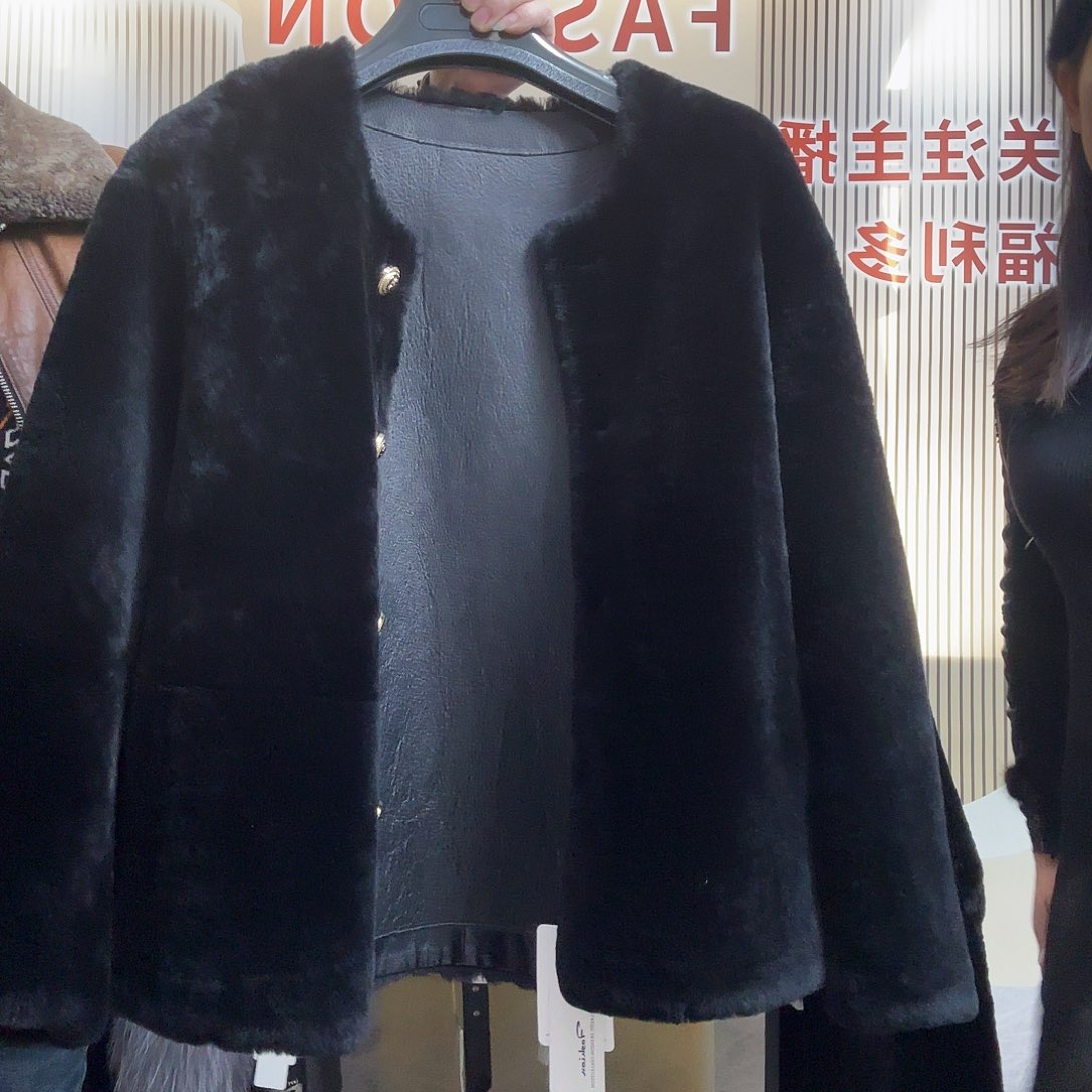 莉莉家时尚女装皮草s