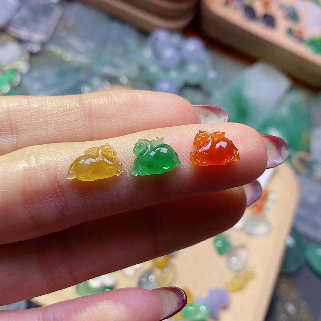 翡翠颈饰未镶嵌翡翠