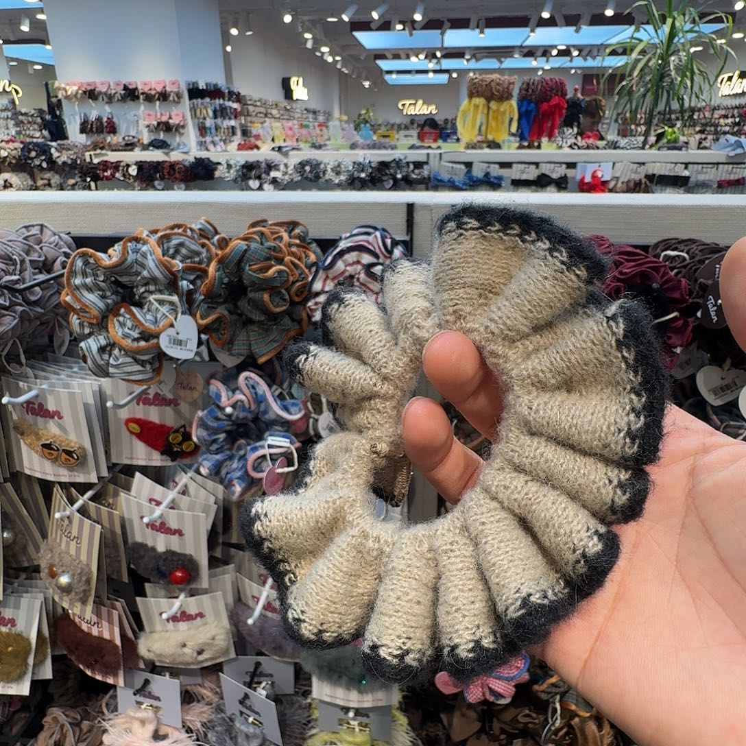 布艺非金属卡其色黑边发圈