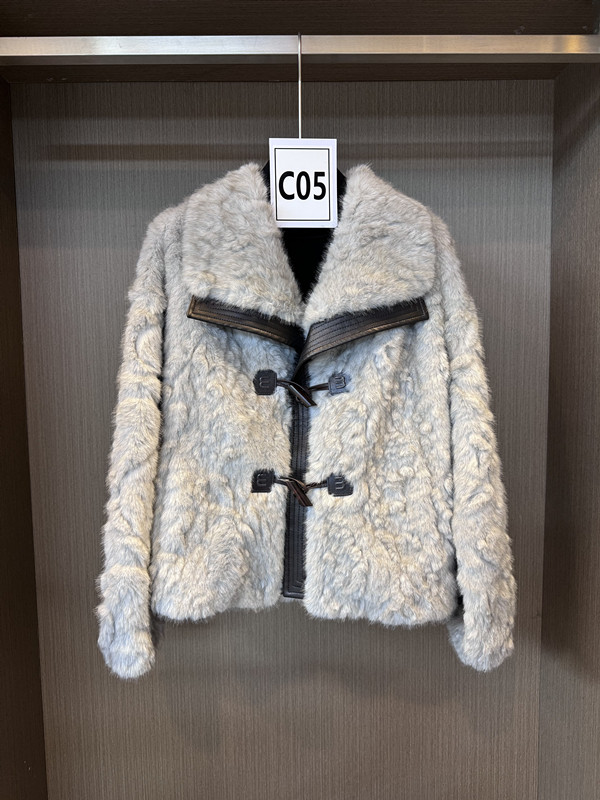 【C05】2025冬季翻领新款高级感短款澳皮毛外套女